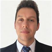 Profesor de francés bilingüe impartiendo clases individuales y en grupo.
Mis clases están hechas completamente a medida del alumnado para cumplir con sus necesidades y objetivos particulares, reforzando sus puntos débiles y realzando sus fortalezas lingü
